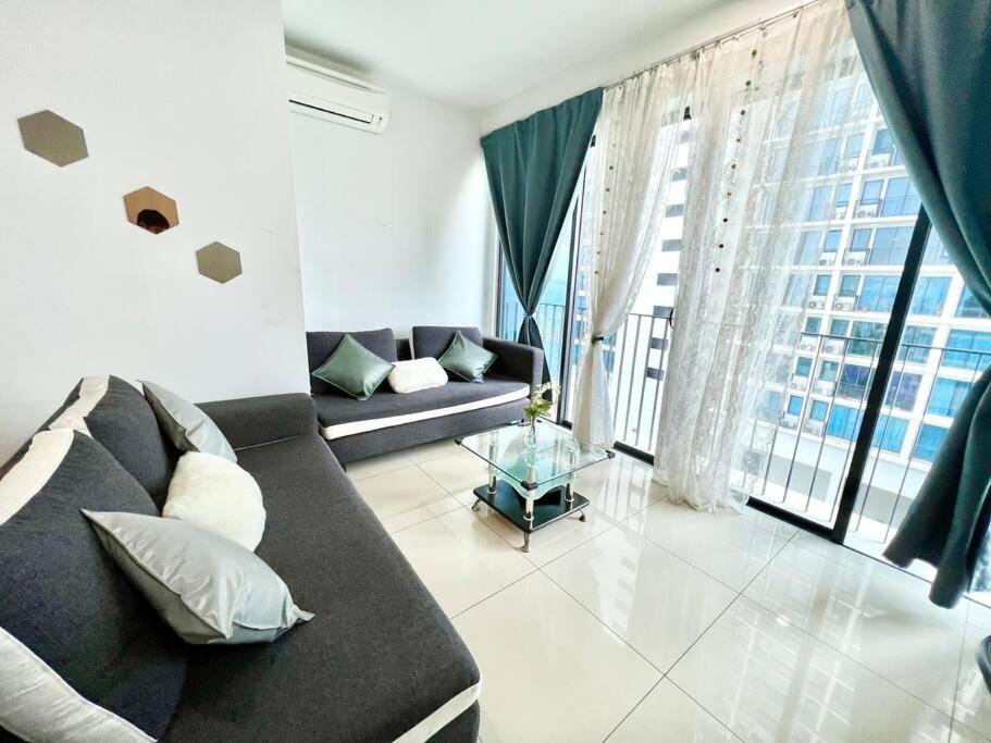 Pangsapuri T2 1-10pax 2room Balcony Trefoil Setia Alam Tv Wi-fi Shah Alam