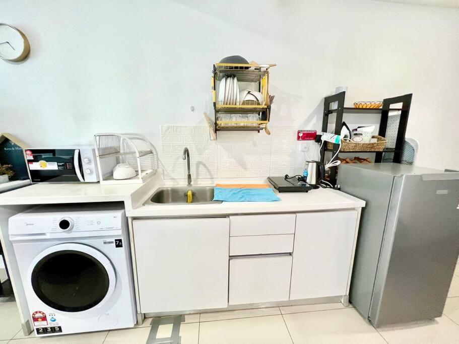 T2 1-10pax 2room Balcony Trefoil Setia Alam Tv Wi-fi Pangsapuri