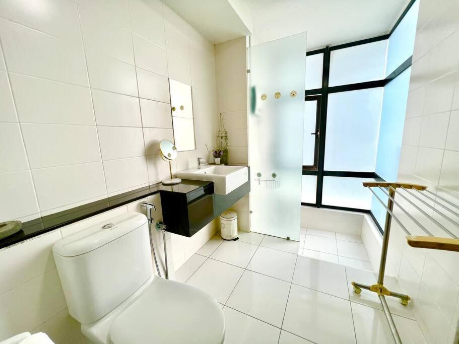 T2 1-10pax 2room Balcony Trefoil Setia Alam Tv Wi-fi