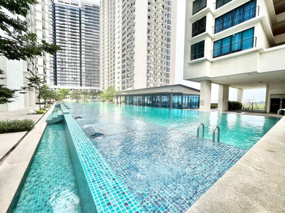 Pangsapuri T2 1-10pax 2room Balcony Trefoil Setia Alam Tv Wi-fi
