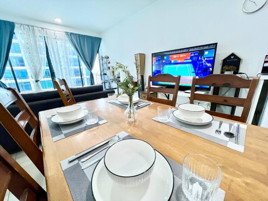 T2 1-10pax 2room Balcony Trefoil Setia Alam Tv Wi-fi Pangsapuri